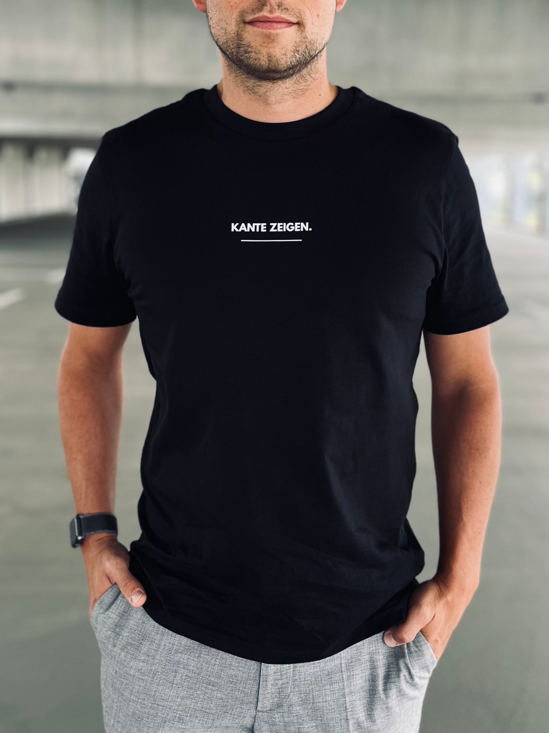 Ausgefallenes schwarzes T-Shirt | Statement Clothing | Kante zeigen