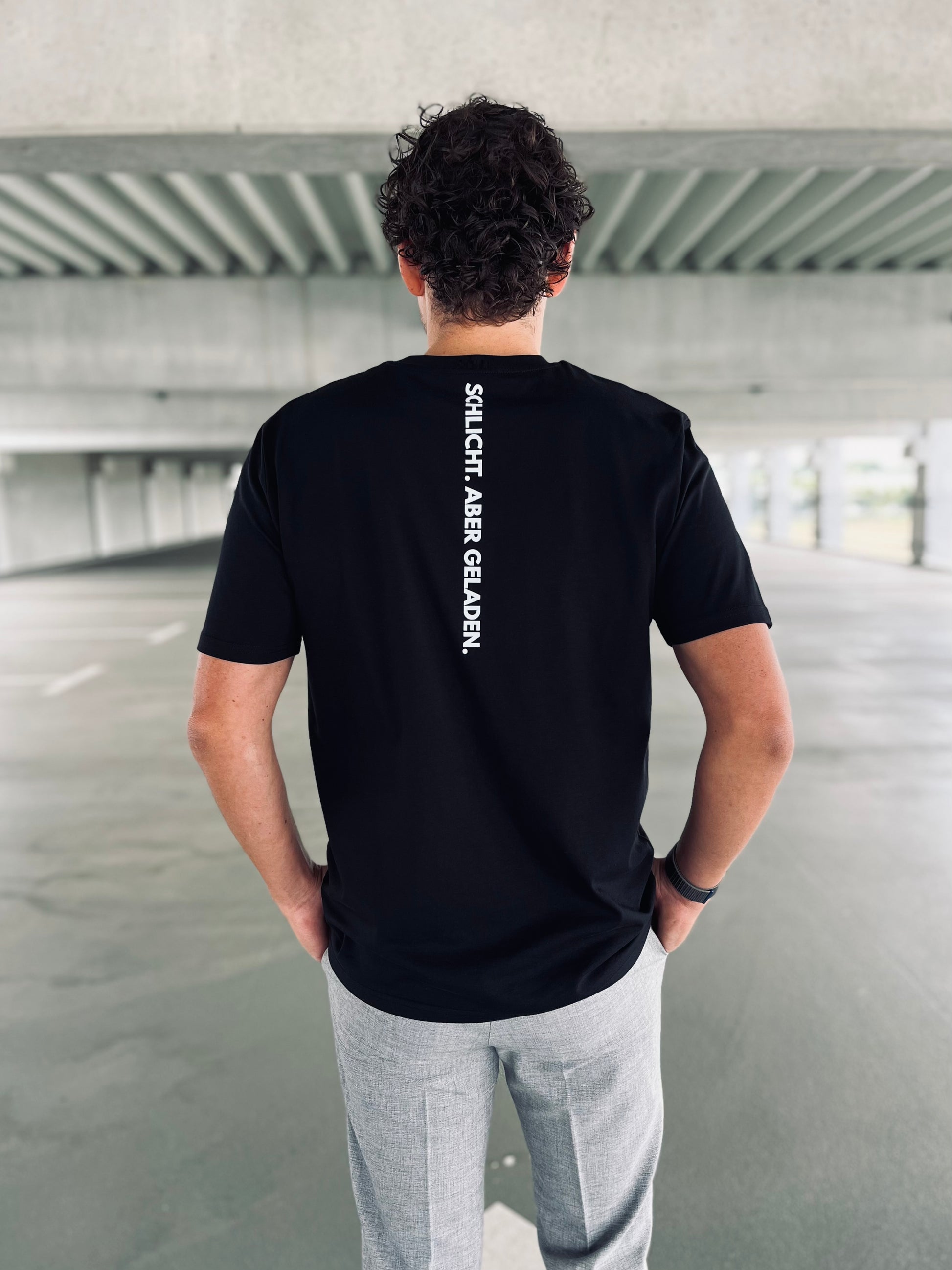 Ausgefallenes schwarzes T-Shirt | Statement Clothing | Schlicht. Aber geladen. 