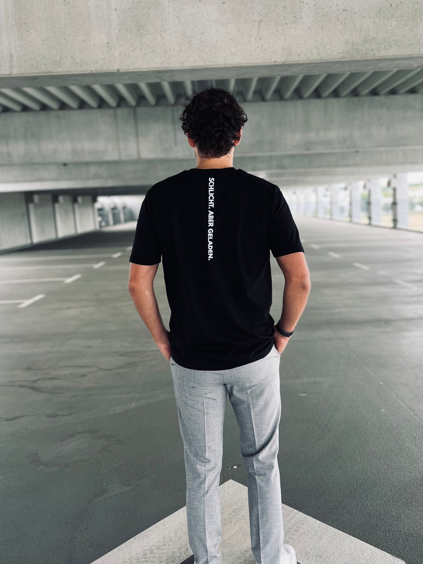 Ausgefallenes schwarzes T-Shirt | Statement Clothing | Schlicht. Aber geladen. 