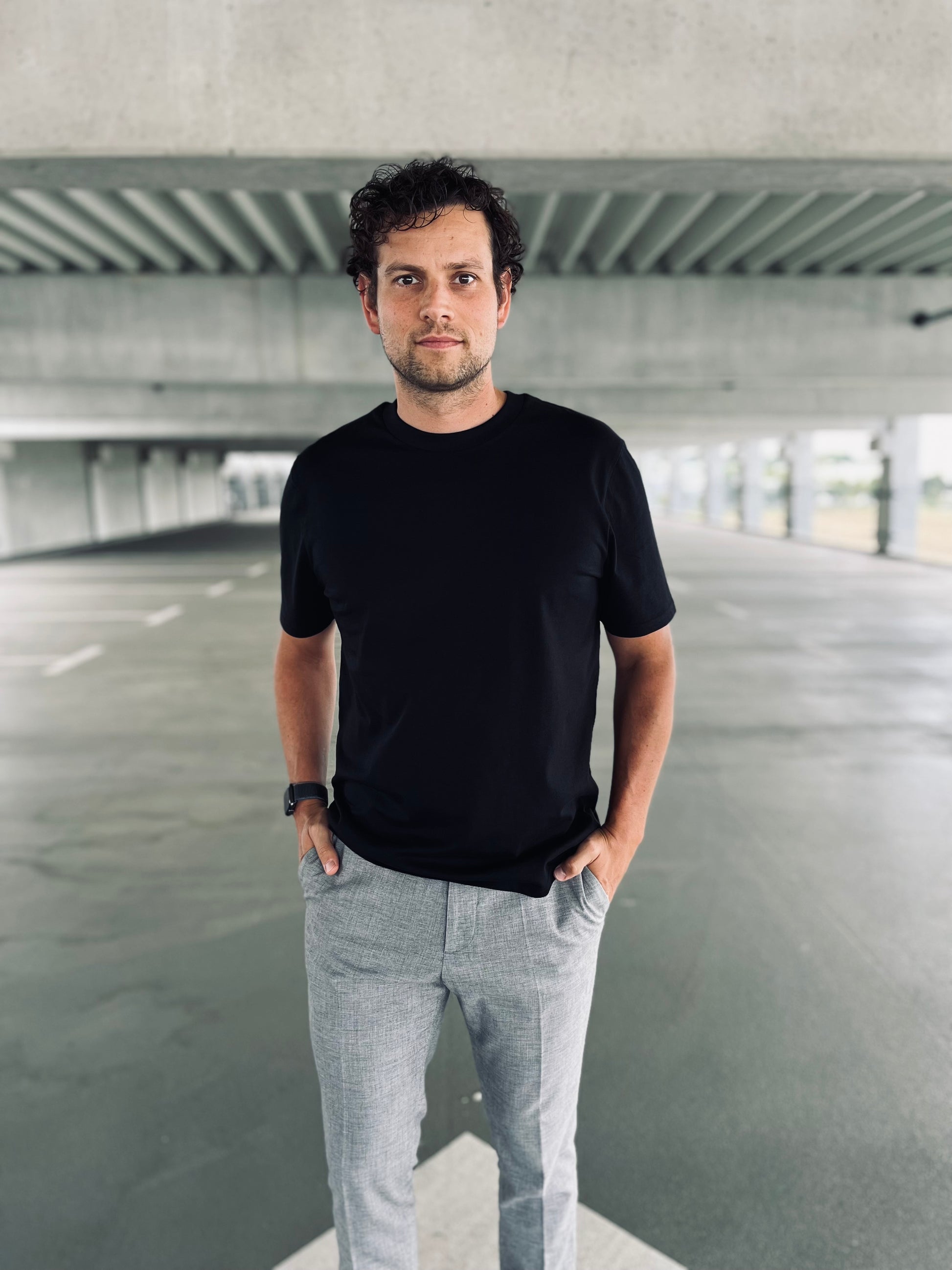 Ausgefallenes schwarzes T-Shirt | Statement Clothing | Schlicht. Aber geladen. 