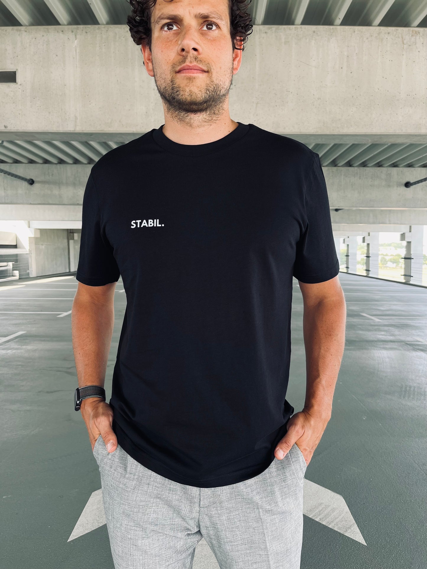 Ausgefallenes schwarzes T-Shirt | Statement Clothing | Stabil.