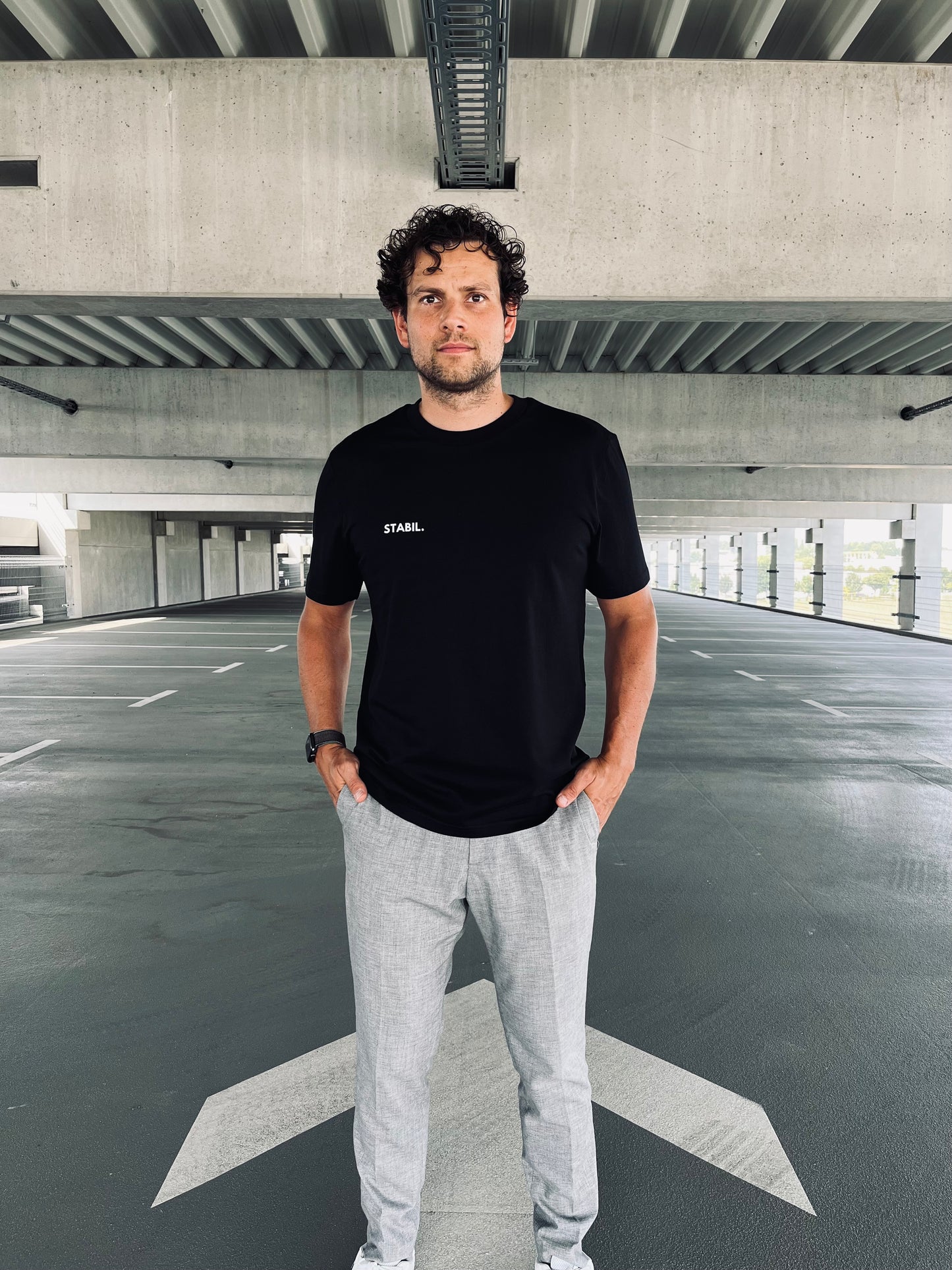 Ausgefallenes schwarzes T-Shirt | Statement Clothing | Stabil.