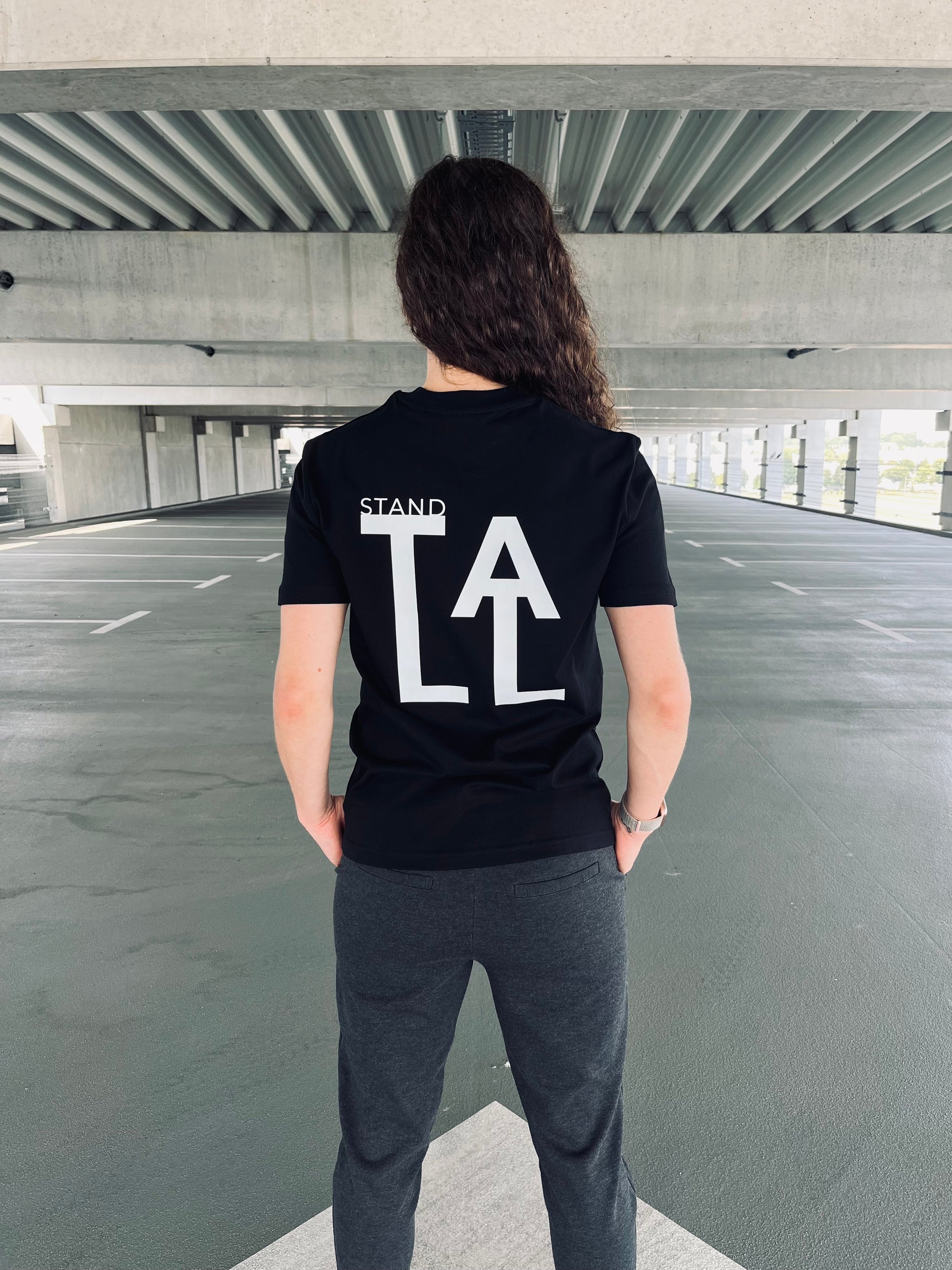 Ausgefallenes schwarzes T-Shirt | Statement Clothing | Stand Tall