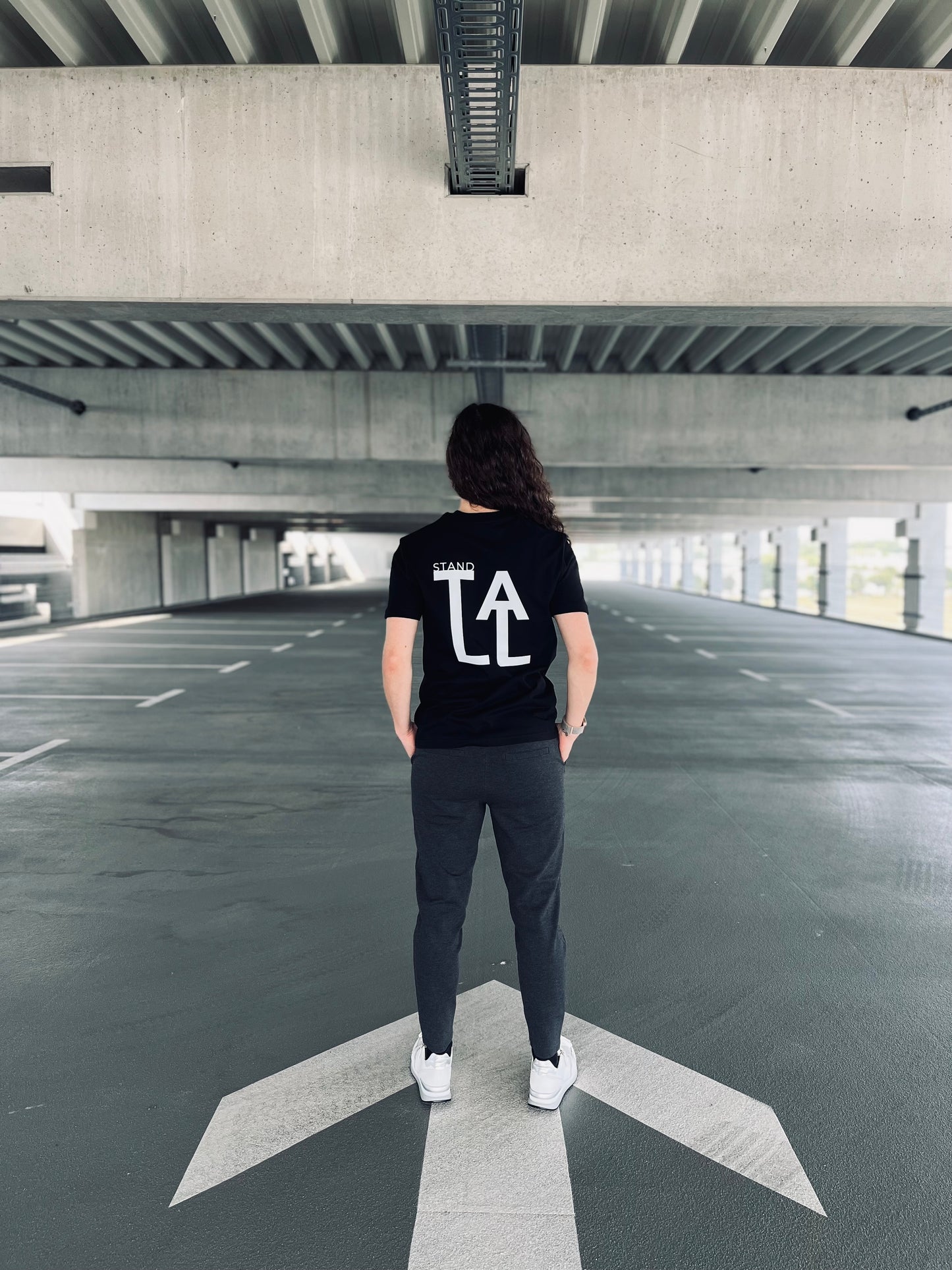 Ausgefallenes schwarzes T-Shirt | Statement Clothing | Stand Tall