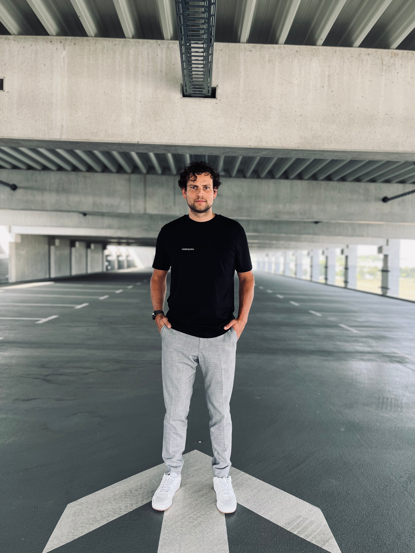 Ausgefallenes schwarzes T-Shirt | Statement Clothing | Unbeqeum