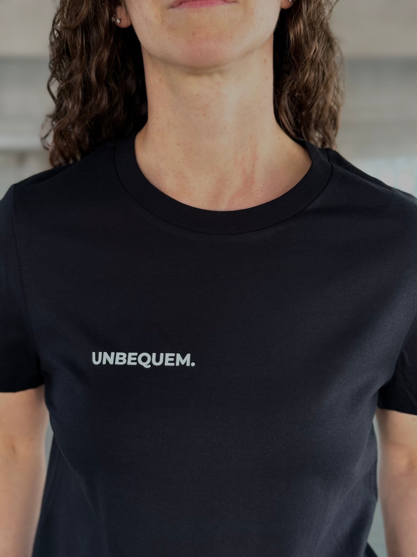 Ausgefallenes schwarzes T-Shirt | Statement Clothing | Unbequem