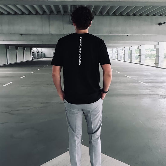 Ausgefallenes schwarzes T-Shirt | Statement Clothing | Schlicht. Aber geladen. 