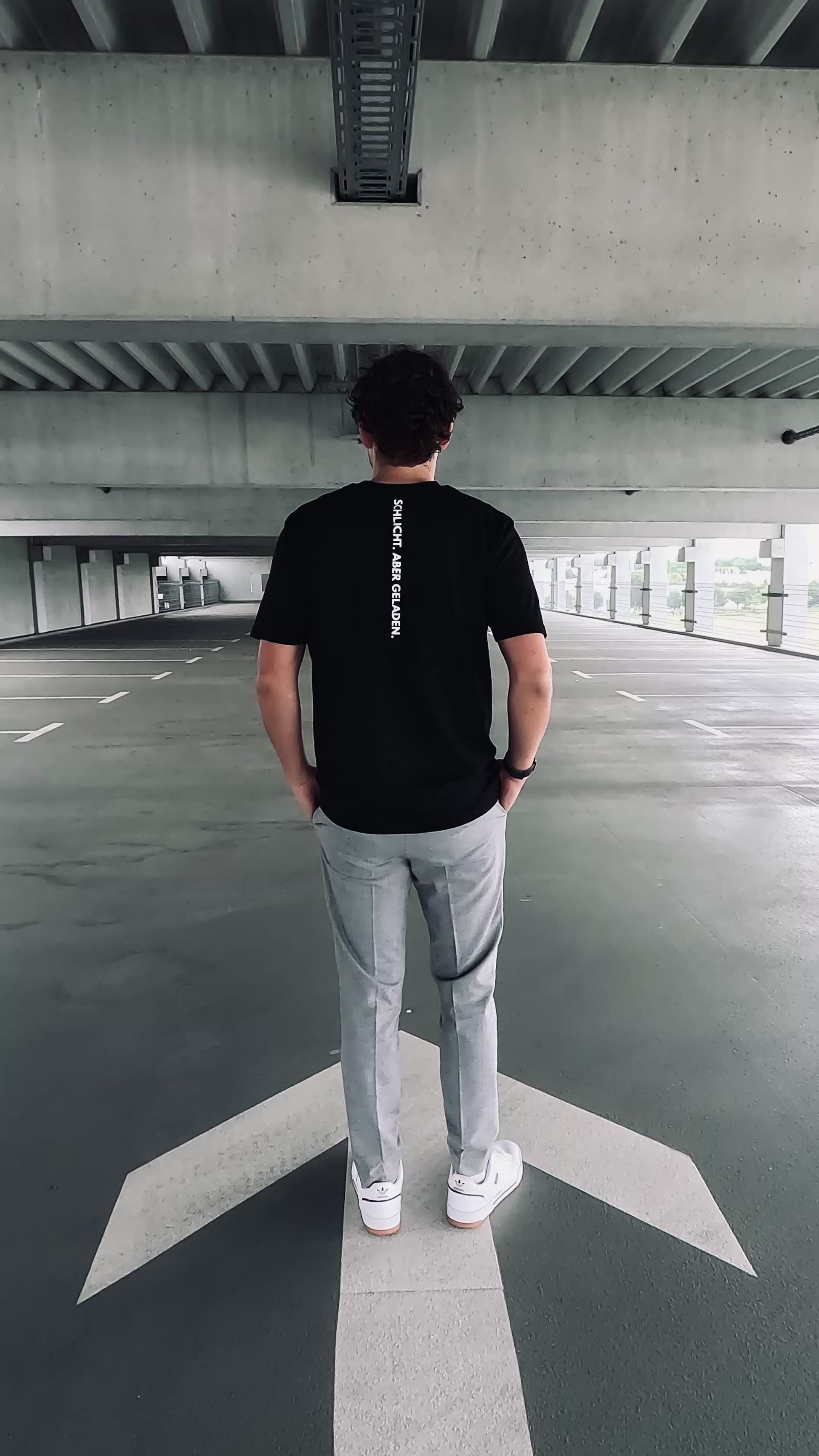 Ausgefallenes schwarzes T-Shirt | Statement Clothing | Schlicht. Aber geladen. 