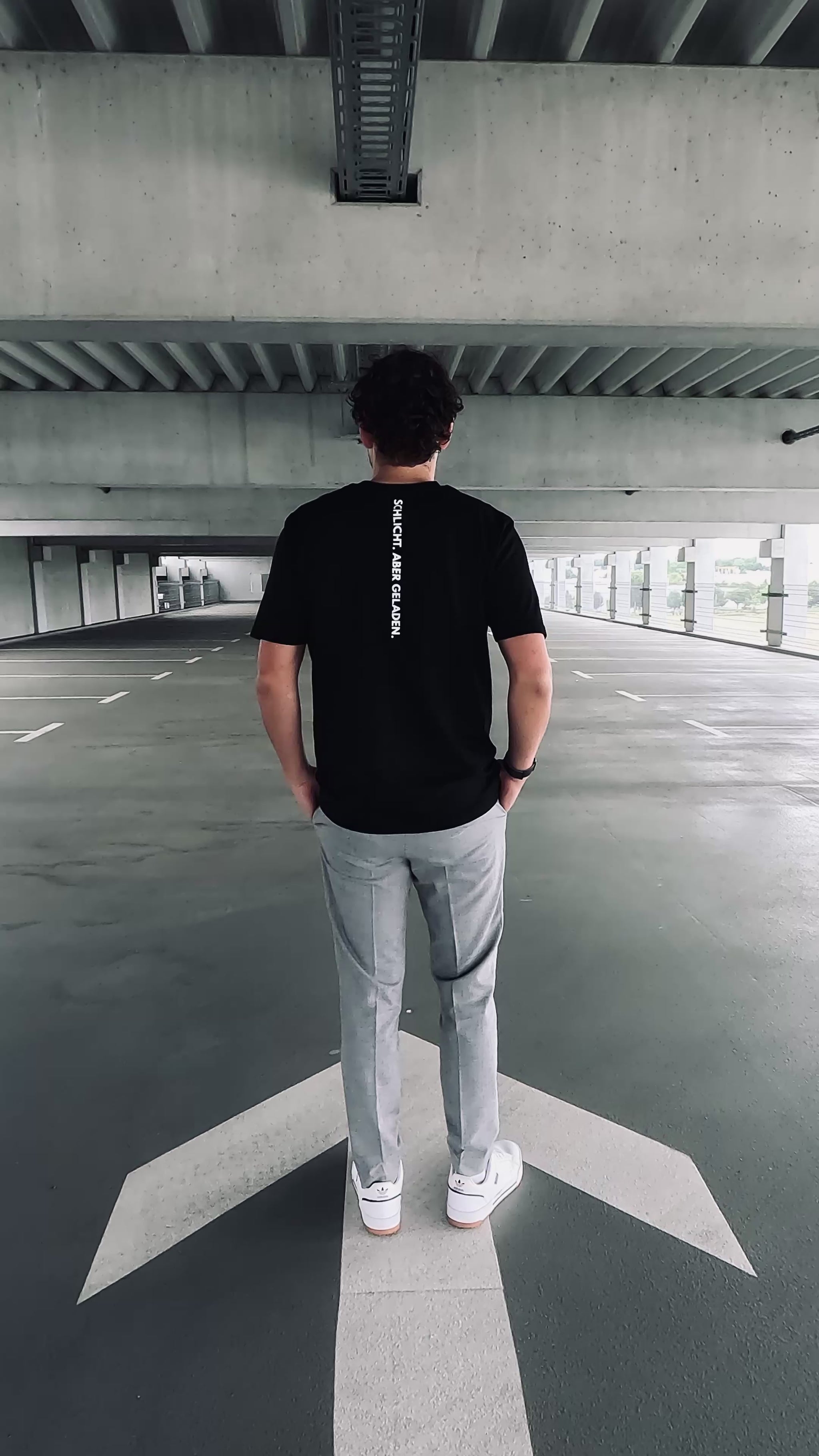 Ausgefallenes schwarzes T-Shirt | Statement Clothing | Schlicht. Aber geladen. 