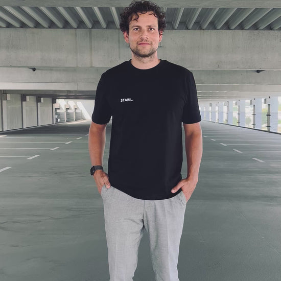 Ausgefallenes schwarzes T-Shirt | Statement Clothing | Stabil.