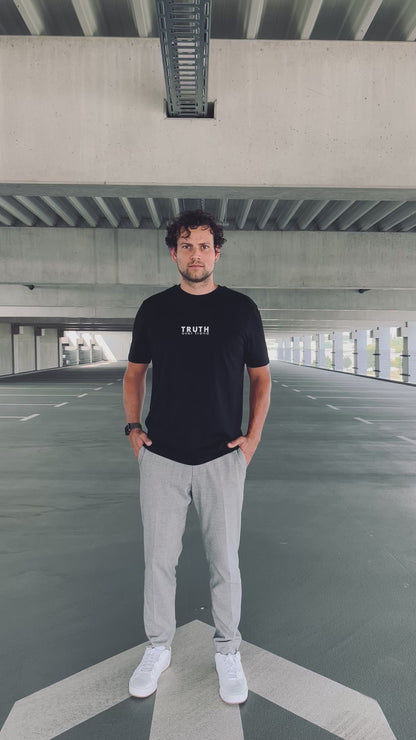 Ausgefallenes schwarzes T-Shirt | Statement Clothing | Truth over Trend