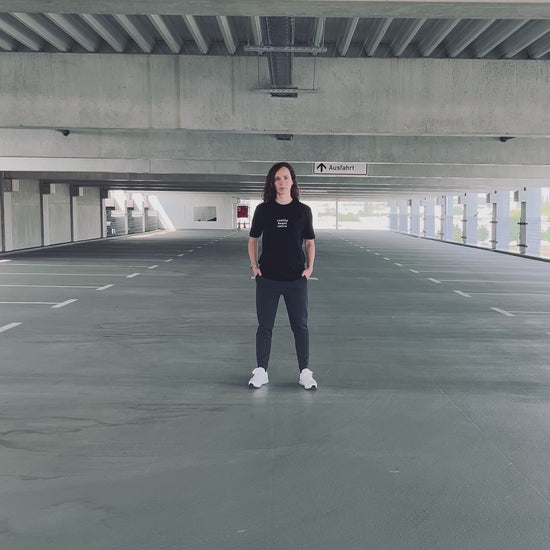 Ausgefallenes schwarzes T-Shirt | Statement Clothing | reality beats satire