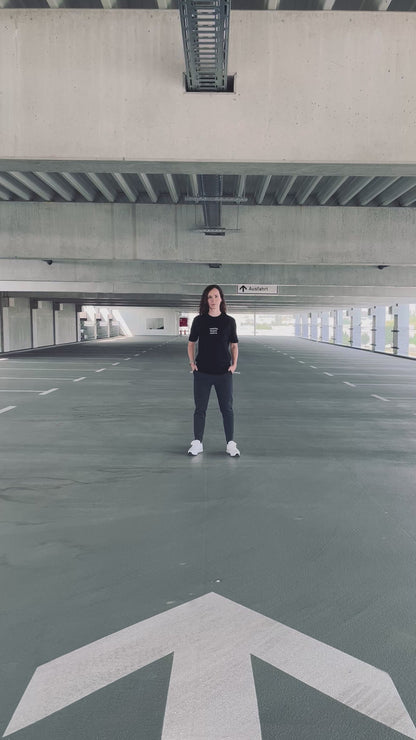 Ausgefallenes schwarzes T-Shirt | Statement Clothing | reality beats satire