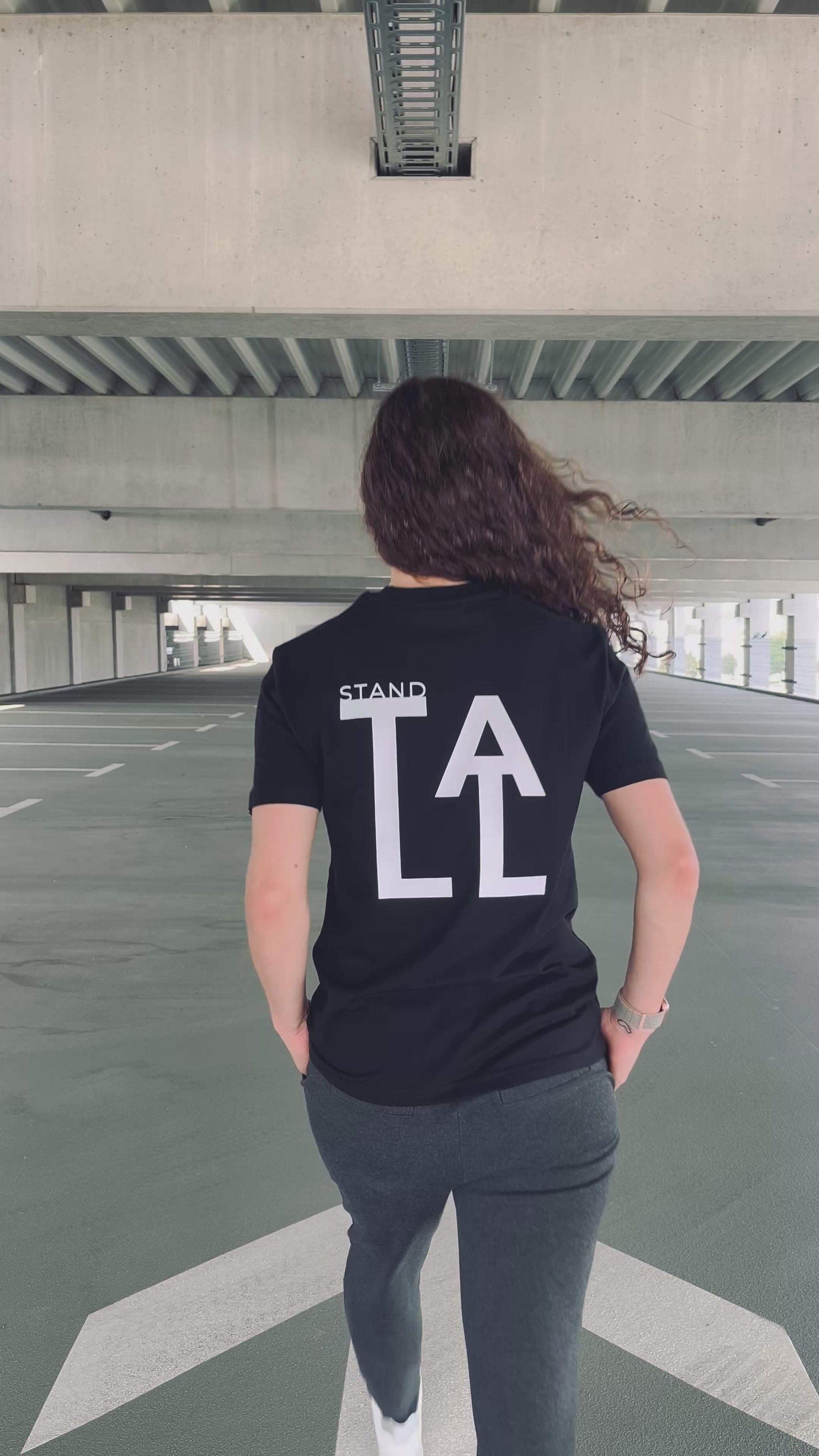 Ausgefallenes schwarzes T-Shirt | Statement Clothing | Stand Tall